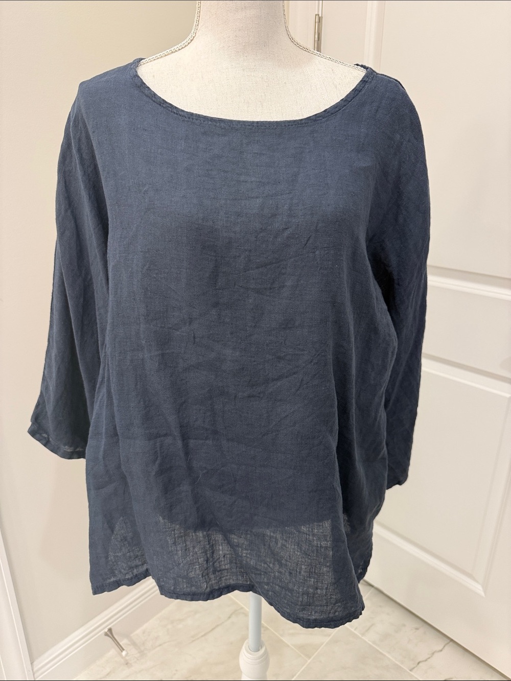 Women's Italian Linen Top in Navy